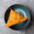 2. Kylling samosa med chutney (speciel dressing dip)     29,-